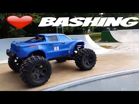 X MAXX SKATEPARK BASH (MASSIVE AIR)