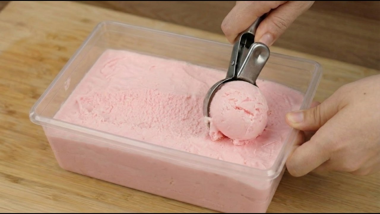 Hausgemachtes Eis. Erdbeer-Zitrone. Nur 3 Zutaten.