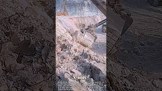 240톤 덤프트럭 채우는 거대 쇼벨의 위엄 #worker #process #mining #machinery #heavyequipment
