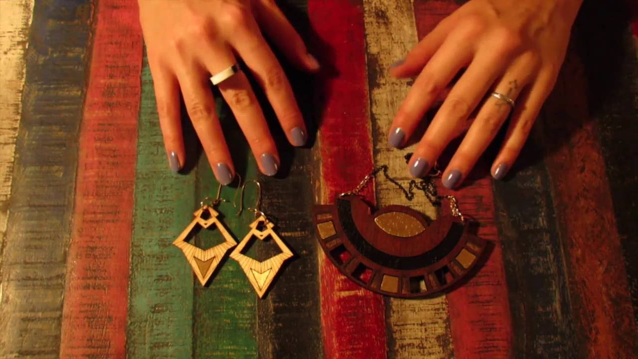 ASMR * Bijoux en bois et carte * Chuchotements * Relaxation