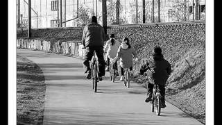 Yves Montand ~ La bicyclette