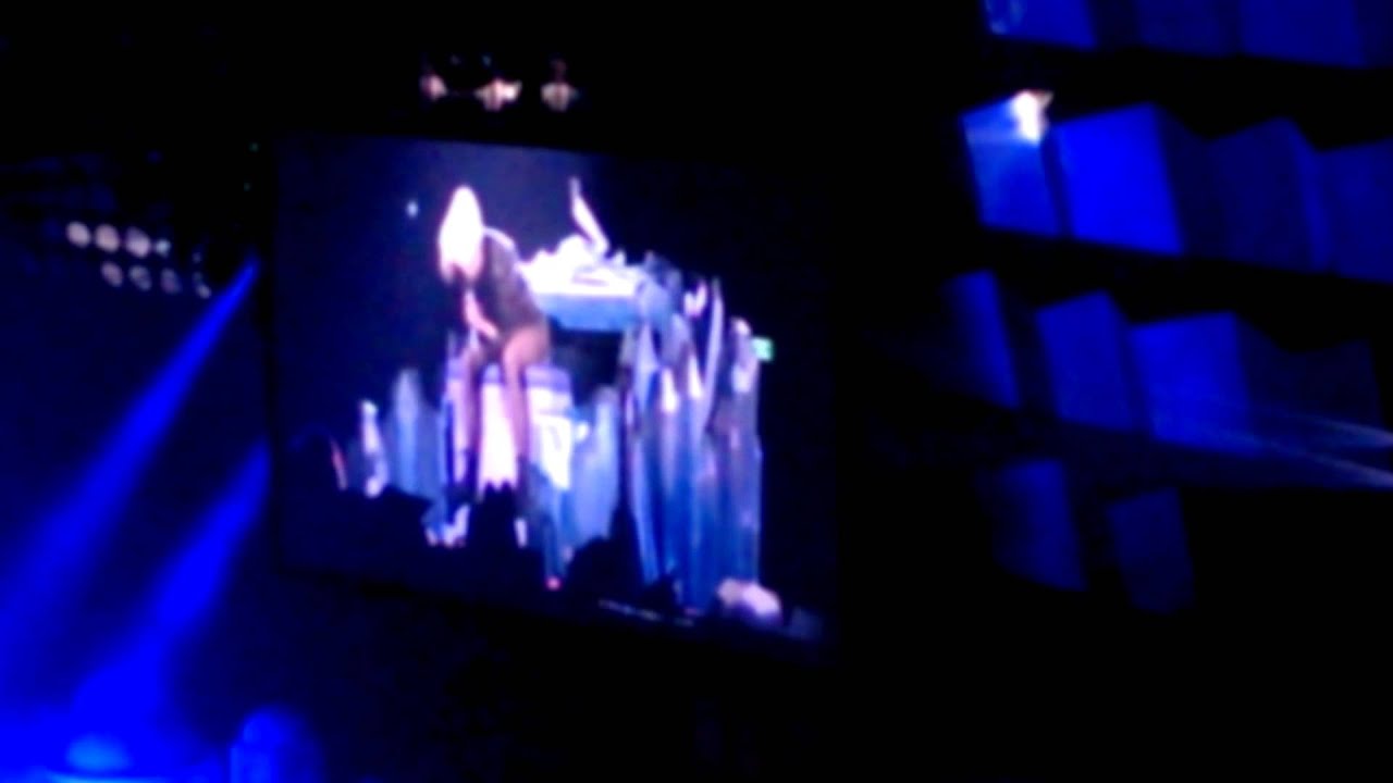 Lady Gaga - What's Up @ Vienna - 2/11/2014