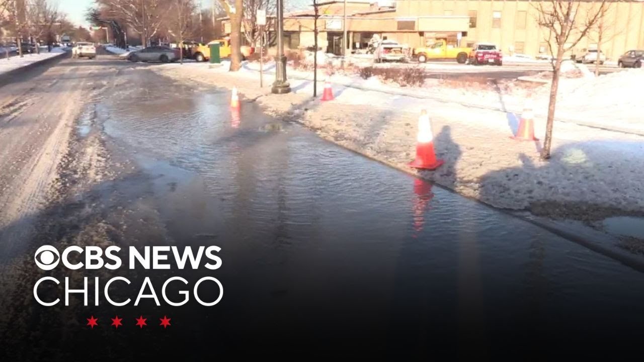 Water main break shuts down part of Devon Avenue in Lincolnwood - YouTube