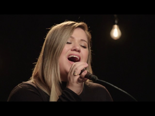 KELLY CLARKSON - IT'S QUIET UPTOWN