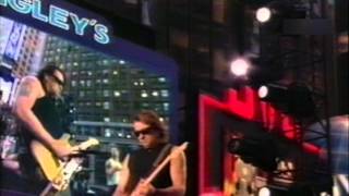 Bon Jovi - Livin' on a Prayer (live at Times Square 2002)