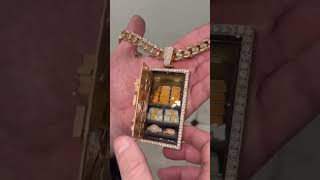Vikings rookie DE Caleb Banks got a new custom $100K iced-out bank-vault chain