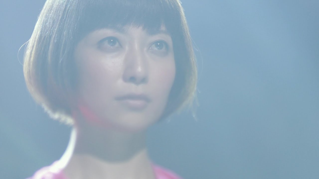 Every Little Thing - 愛の謳 (from FUN-FARE concert tour) - YouTube