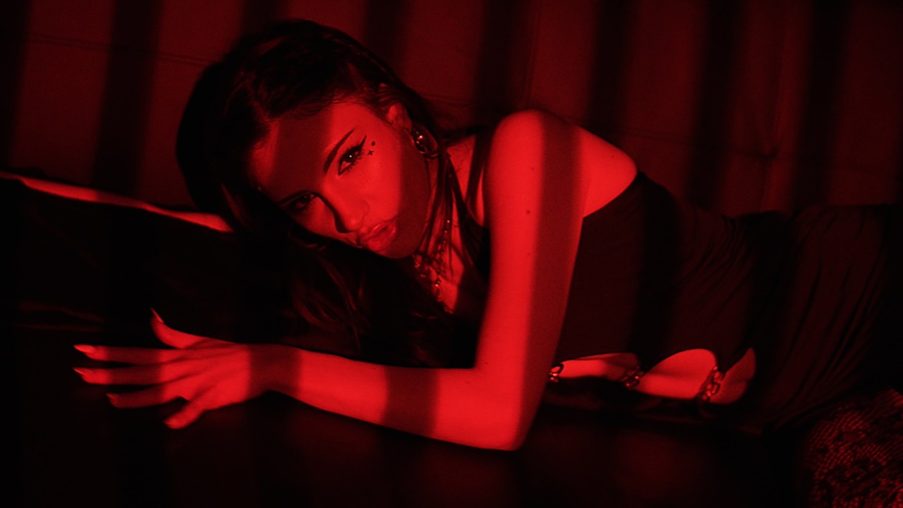 Obejrzyj Ayla XO - Lights, Action, Play (Official Music Video) w YouTube Obejrzyj Ayla XO - Lights, Action, Play (Official Music Video) w YouTube
