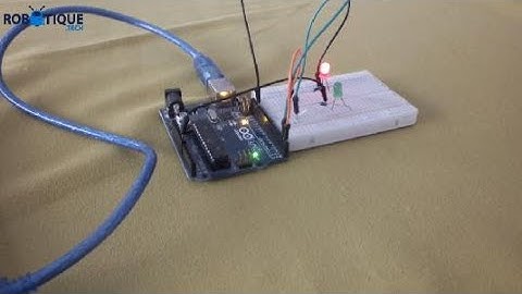 Blink two LEDs with Arduino