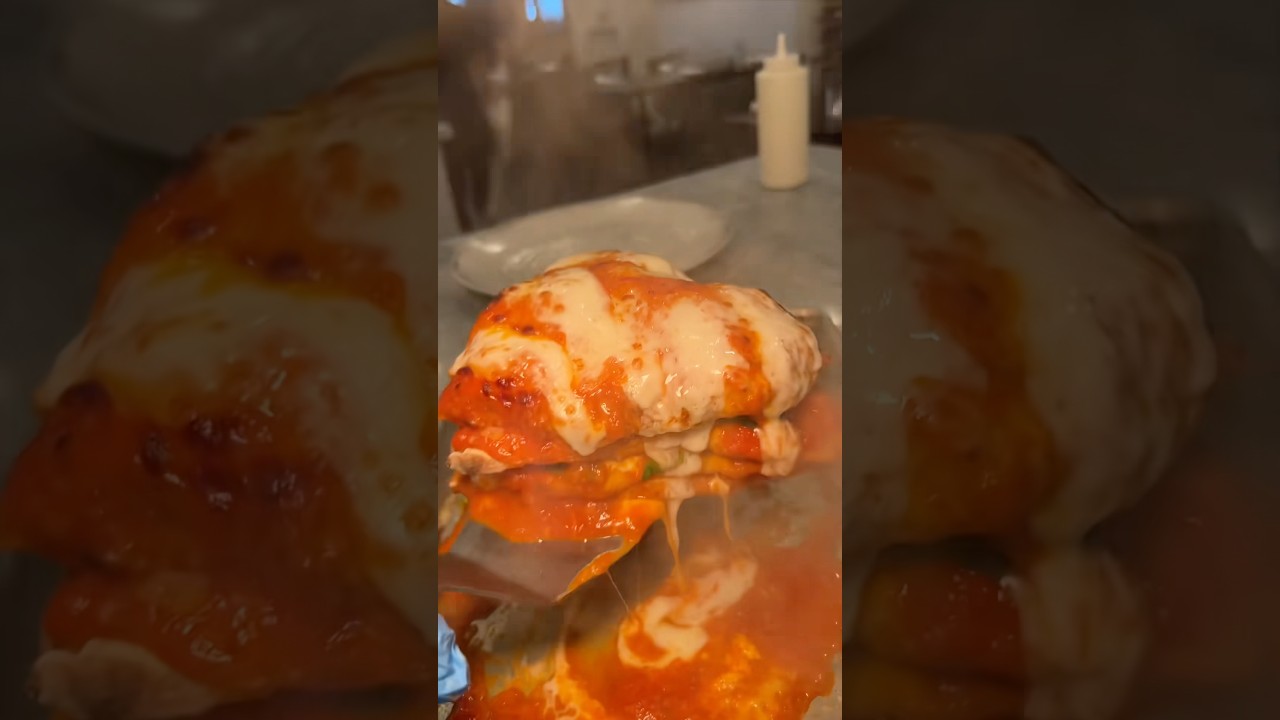 The delicious LASAGNA PIZZA from San Matteo Cucina in NYC’s Upper East Side! 🍕🍝🔥🤤 #DEVOURPOWER