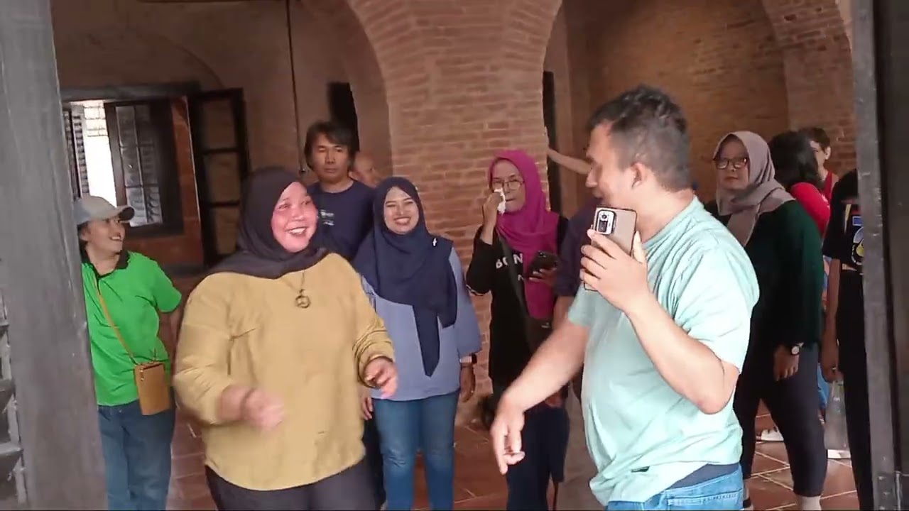 Wisata Benteng Willem l Ambarawa, nampak ada kawan2 Tuli Berjoket, Nyanyi seadanya😃😃😃