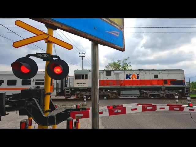 Railroad Crossing | Perlintasan Kereta Api Palang Otomatis & Manual class=