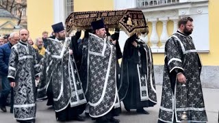 Самая траурная служба в году. Чин погребения Плащаницы в Спасо-Преображенском соборе