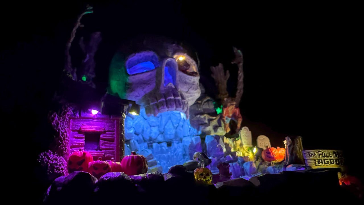 Full Moon Lagoon Review - NEW for 2025 Lemax Spooky Town