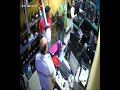 حرمي لابس قميص احمر يسرق لابتوب في جدة شارع خالد بن الوليد 