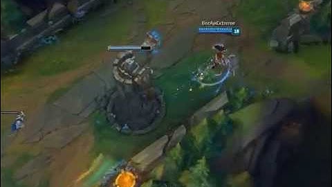 LoL Slow Motions: Sivir trying to escape her boomerang so fast !