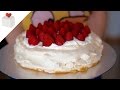 Tarta Pavlova decorada con Fresas | Recetas de tartas por Azúcar con Amor