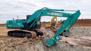 แกะมาสดๆร้อนๆ ลงบ่อใหญ่ kobelco sk200-10 ปะทะ komatsu pc210-10mo ดั้มจัดทุกคัน excavator EP.7156