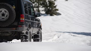 Land Rover Discovery in the Snow