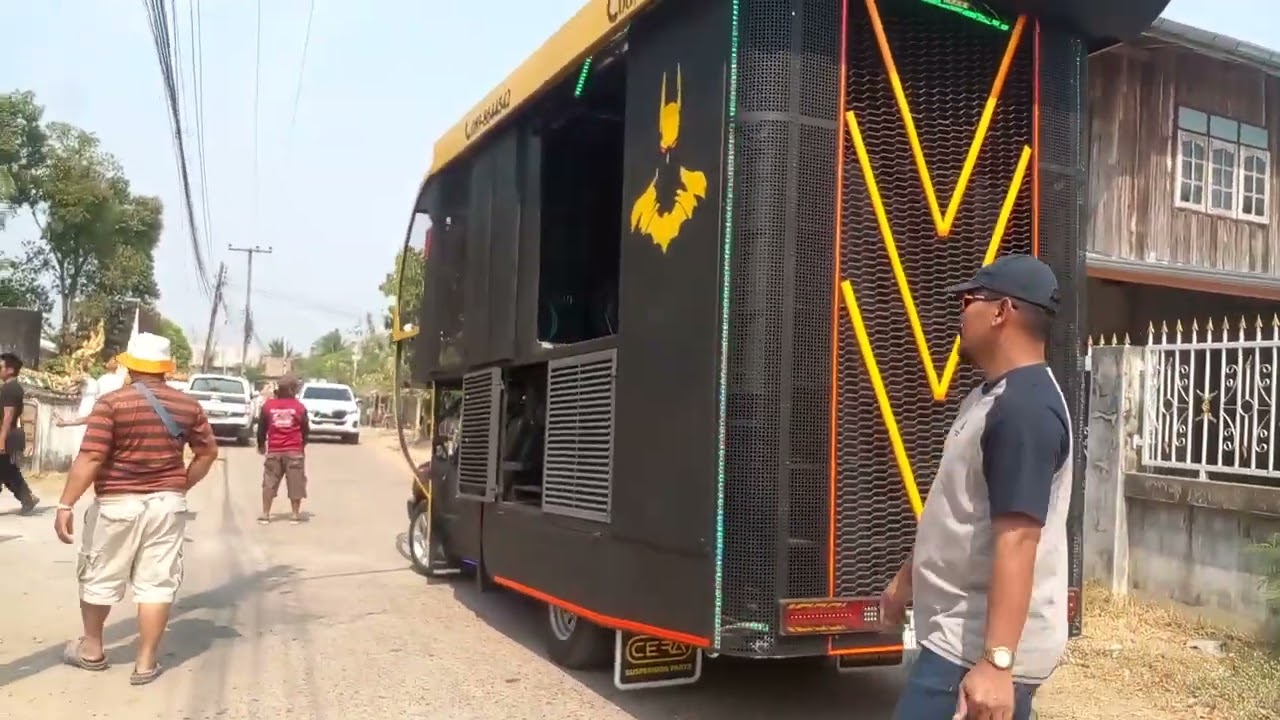 แห่ด้นเงินเข้าว้ดบุญผเว้ดบ้านนาคำ