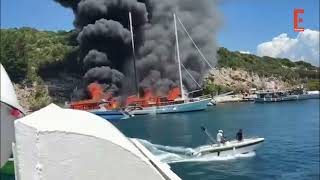 Παξοί: Συναγερμός για μεγάλη φωτιά σε τουριστικά σκάφη – Μαύροι καπνοί «έπνιξαν» το λιμάνι