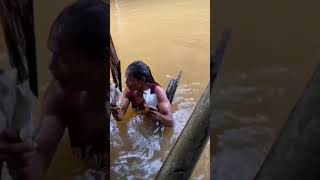 Yu Jodileewarwick Nangkap Ikan Pake Tangan Kosongshorts