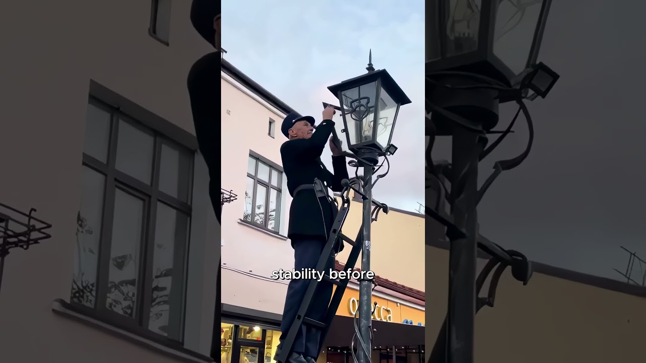 Daily Routine of 19th-Century Lamplighters 💡🔥