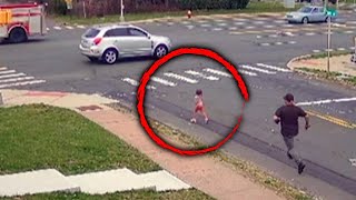 Hero Barbers Rescue Toddler Who Ran Into Traffic by Inside Edition 326,292 views 1 day ago 1 minute, 53 seconds