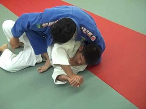 Choke or Armbar from the Mount position by Jaime
