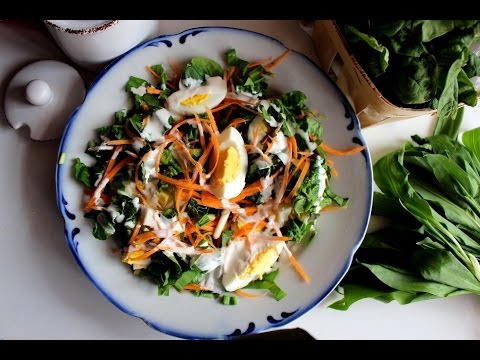 Видео рецепт Салат из шпината с ветчиной и яйцами