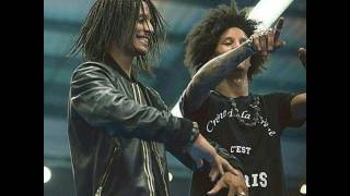 Les twins brotherly love