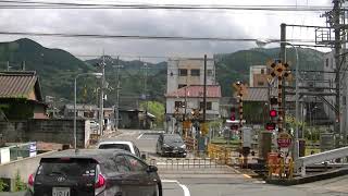 00246　ＪＲ・南海橋本駅の近くの西側の踏切　高野線の踏切から