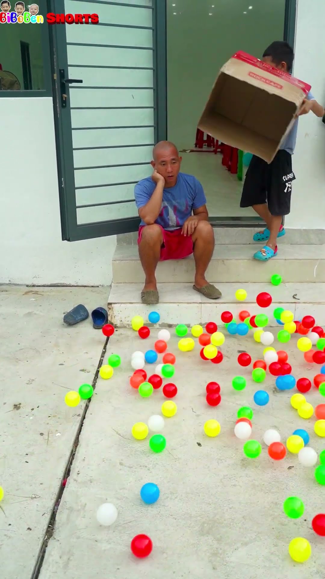 BiBoBen Shorts | Magic balloons