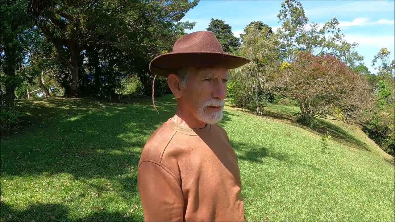 1851, CARRETERA BRAULIO CARRILLO, BAJO LA HONDURA, RÍO SUCIO, LIMÓN COSTA RICA EN MOTO CON EL GENERA