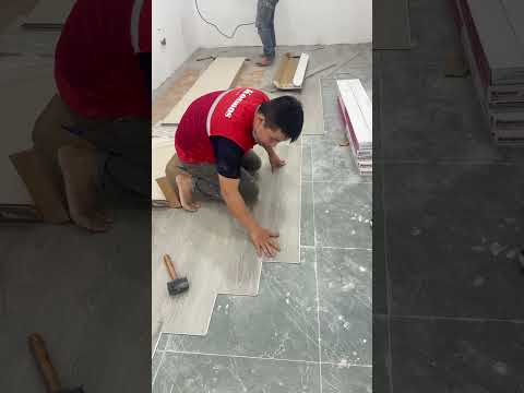 Sàn nhựa giả gỗ màu xám vô cùng hiện đại, không lo tối không gian