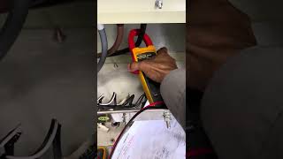 Pengukuran arus motor 110 KW saat test running #industrialelectrician #electricalengineering