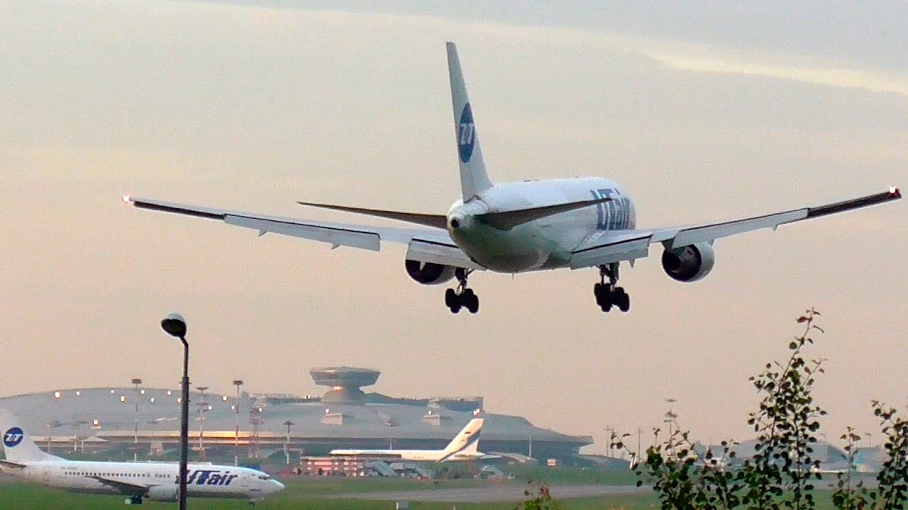 Боинги 767. Первый шмякнул о ВПП, второй птиц распугал, третий выпустил спойлеры до обжатия