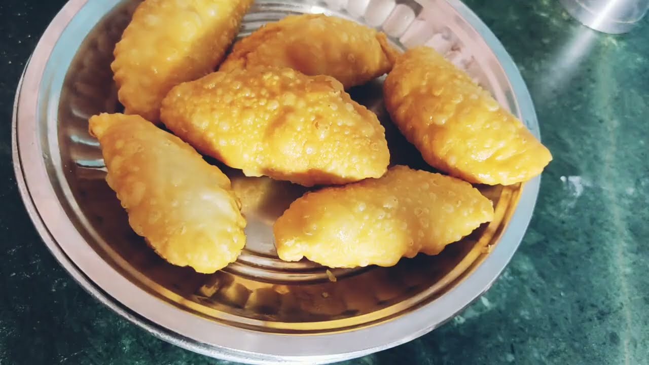 बिना किसी सांचा 15 मिनट में हलवाई जैसी गुझिया मेरे तरीके से बनाए|होली स्पेशल गुझिया रेसिपी||