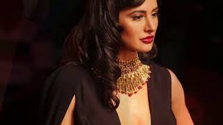 Kangana Ranaut and Nargis Fakhri Sexiest Cleavage Show On The Ramp At BMW India Bridal Fashion Week