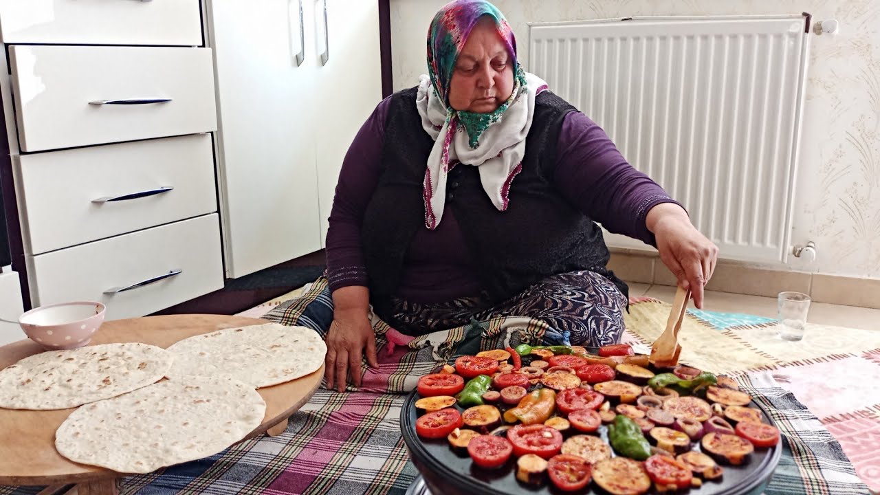 SAC ÜZERİNDE İNANILMAZ LEZZET YAZIN LEZZET BOMBASI ÇİÇEK ANADAN 💫 TÜRKÜLER 🛑 SOHBETLER 💫 EŞLİĞİNDE