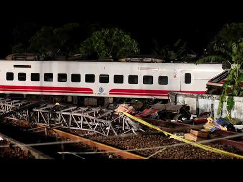 Taiwan train derails, killing dozens