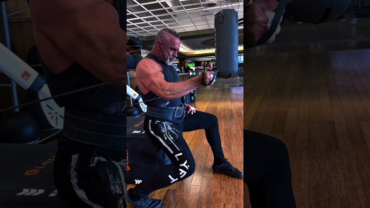 One armed cable, crossovers are amazing for isolating the pec #pec #muscle #pump #exercise #chest