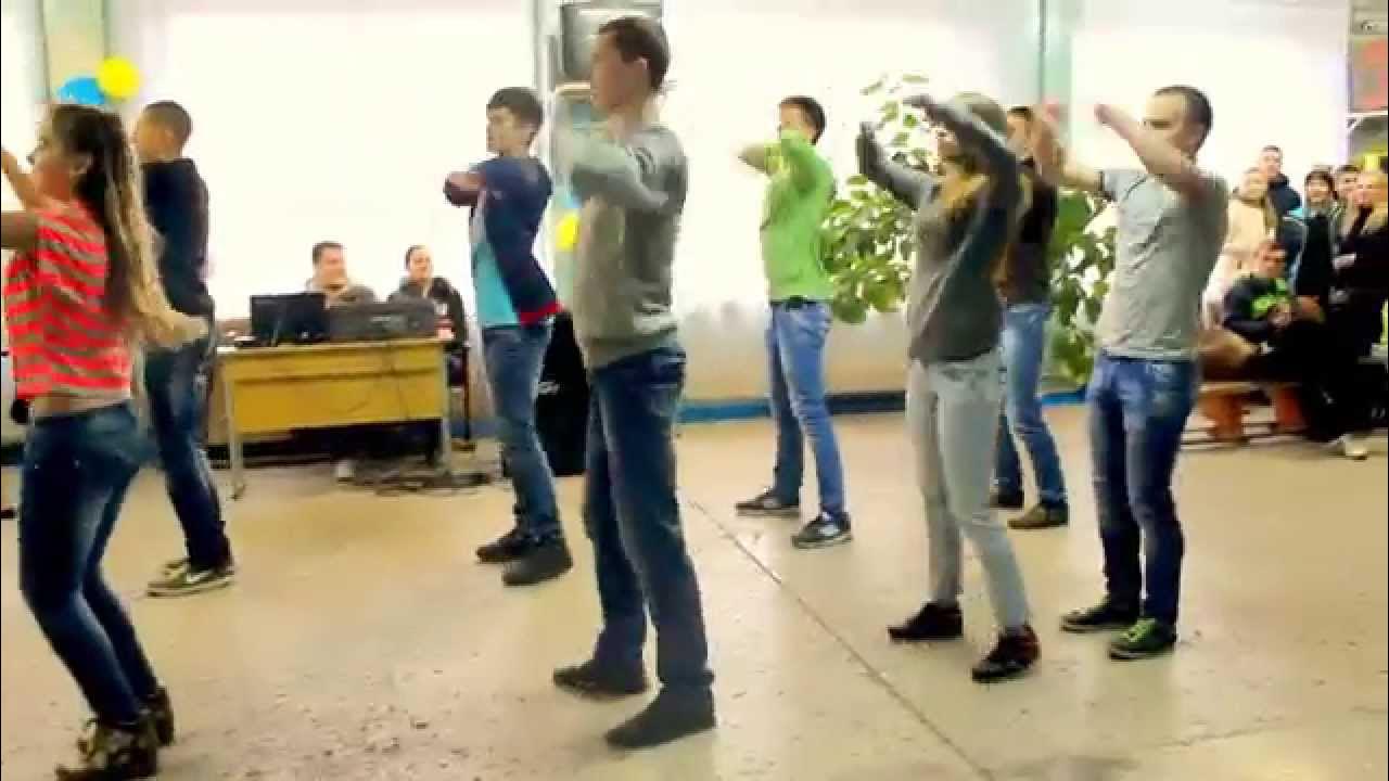 Плакат на день студента. Студенты тгту танцы. Флэшмоб на день первокурсника. Кировский транспортный техникум официальный сайт. День студента под chemical brothers.