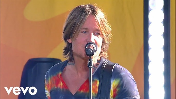 Julia Michaels out and about for Keith Urban in Concert on the NBC Today  Show, Rockefeller Plaza, New York, NY August 2, 2018. Photo By: Derek Storm/ Everett Collection Stock Photo - Alamy