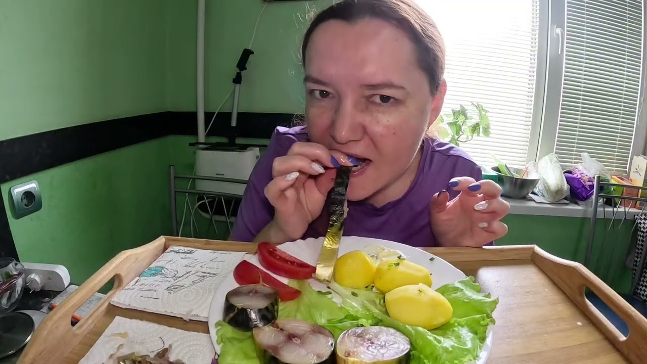 Скумбрия с картошкой #mukbang #еда #вкусно 