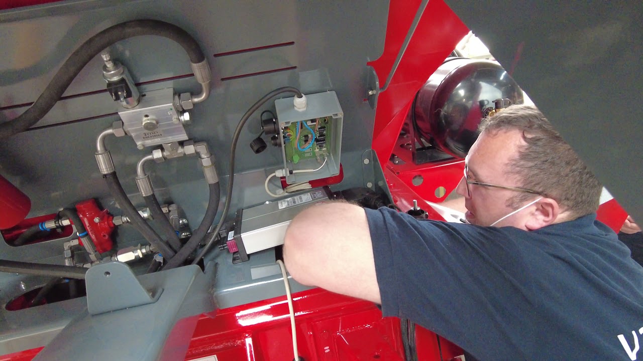 UNIA RCW rozsiewacz nawozowy - zakładamy Isobus