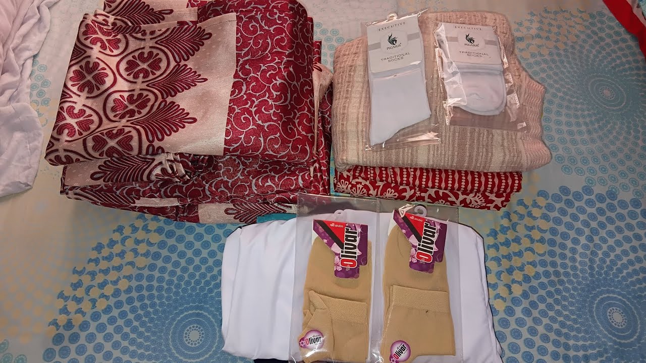 এই কনকন শীতে সকাল সকাল সংসারের কাজ সেরে মেয়েকে স্কুল থেকে এনে কিছু কেনাকাটা। 