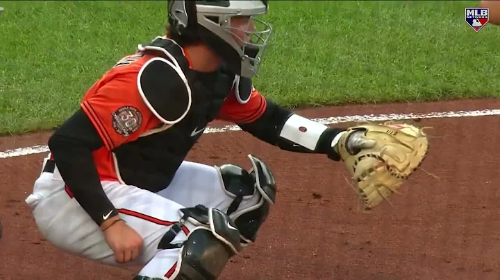 Breaking down Rutschman's glove