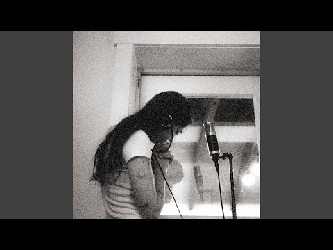 Lizzy McAlpine - Pushing It Down and Praying