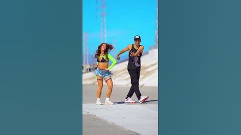 Can he keep up?!? 🦋😍 @MattSDance #shuffle #shuffledance